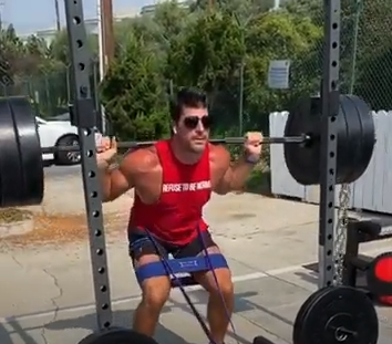 Barbell press using WODFitters resistance bands by @johntprather