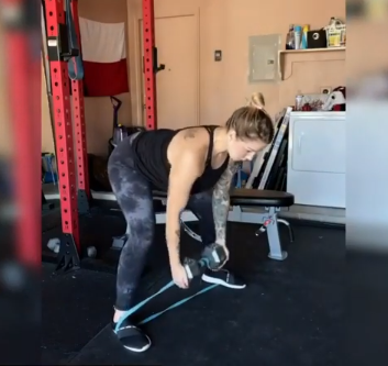 Upper body workout by  @getfitwithashley_ 2/7 using WODFitters resistance bands